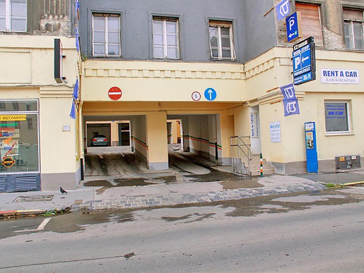 Free Parking Sega Rally Apartment Βουδαπέστη Εξωτερικό φωτογραφία