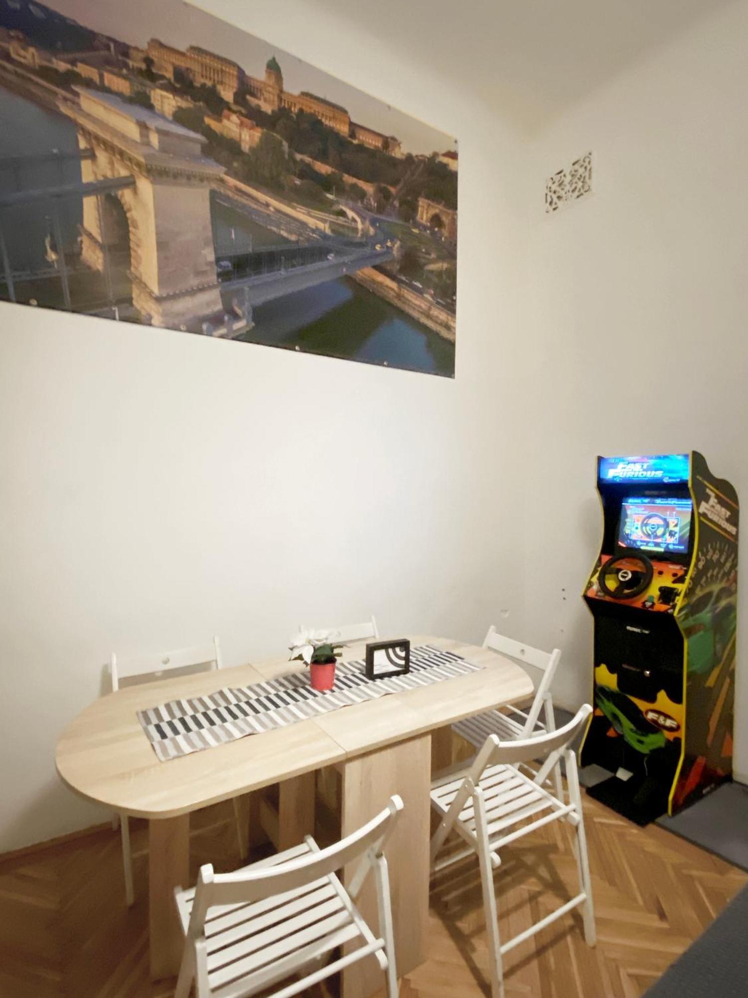 Free Parking Sega Rally Apartment Βουδαπέστη Εξωτερικό φωτογραφία