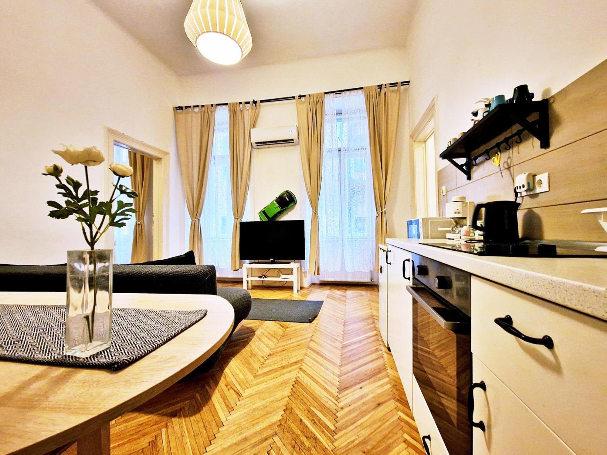 Free Parking Sega Rally Apartment Βουδαπέστη Εξωτερικό φωτογραφία